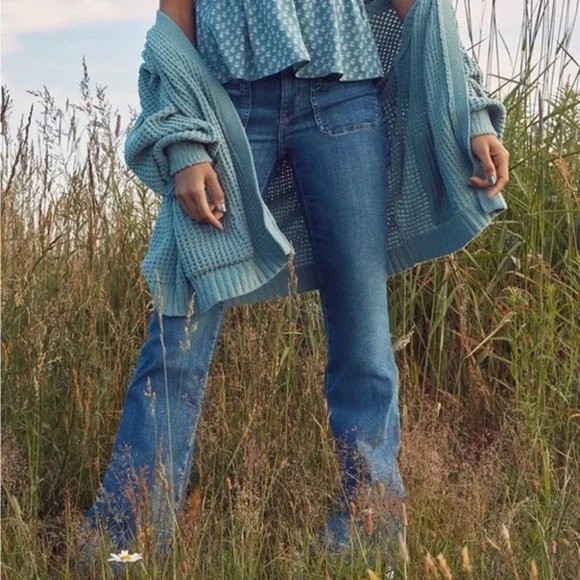 SOLD NWT American Eagle Next Level Super High-Waisted Flare Jean  Sz 6R - Picture 2 of 14